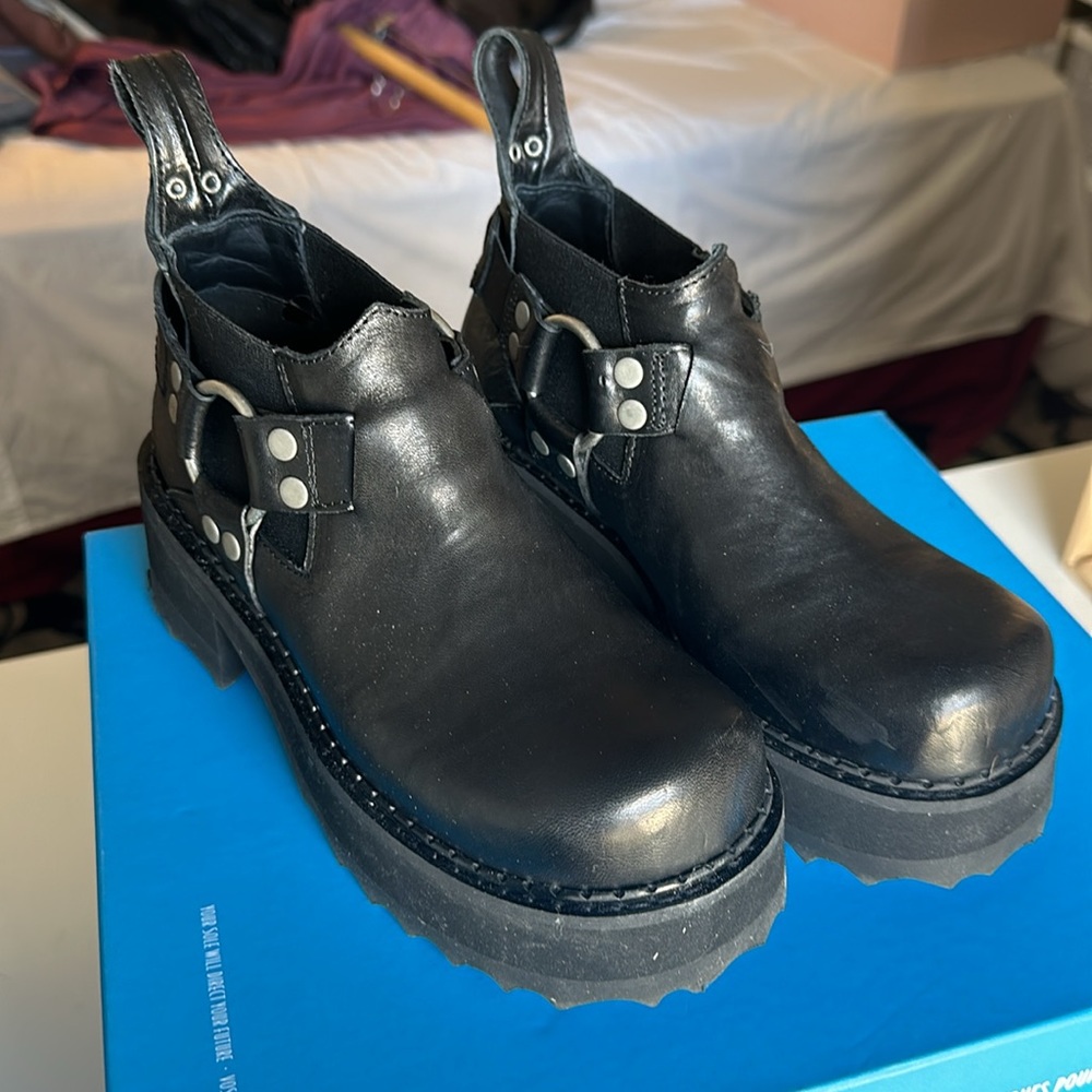 NWT Fluevog Ulla 7.5 platforms